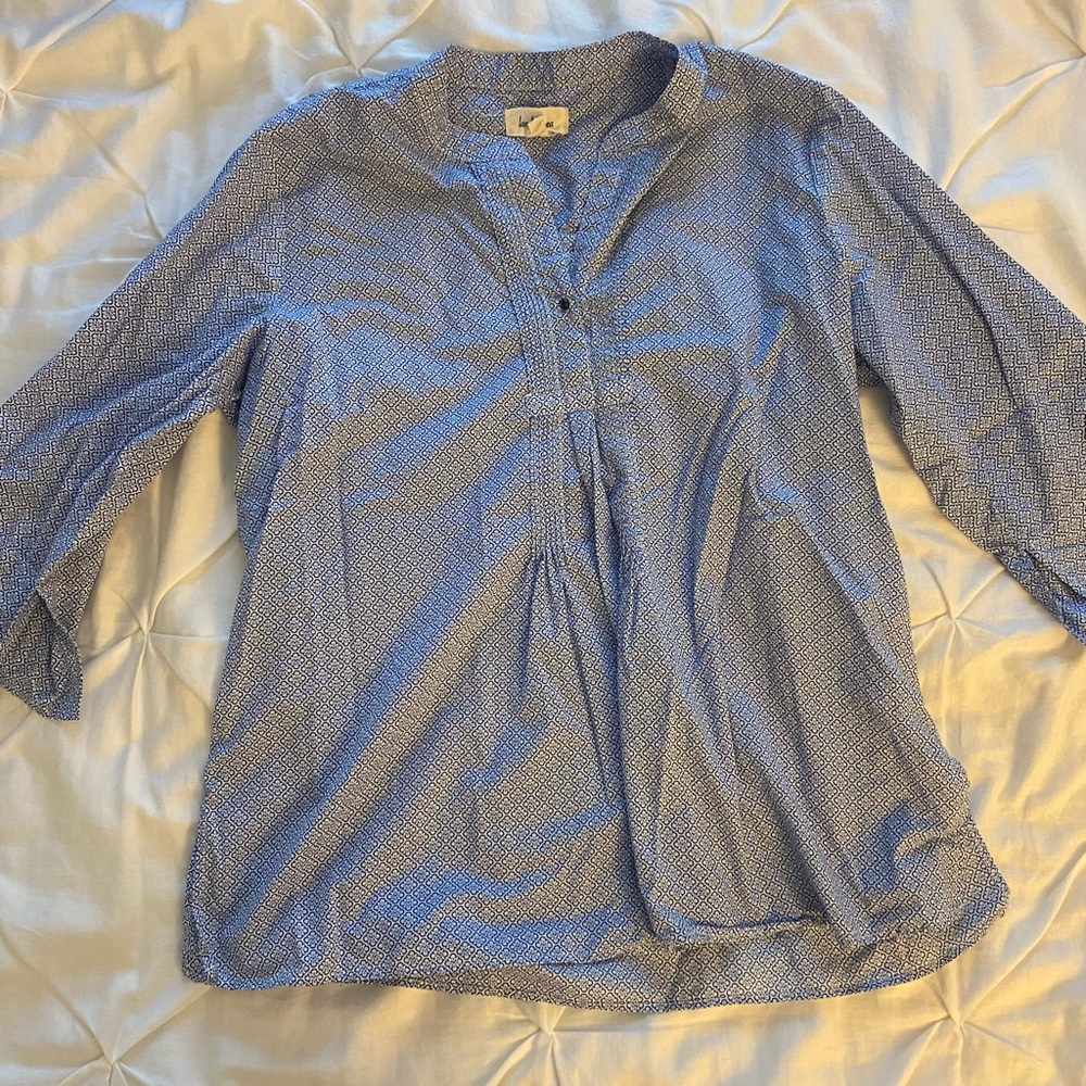 Gorgeous blue and white top. XL